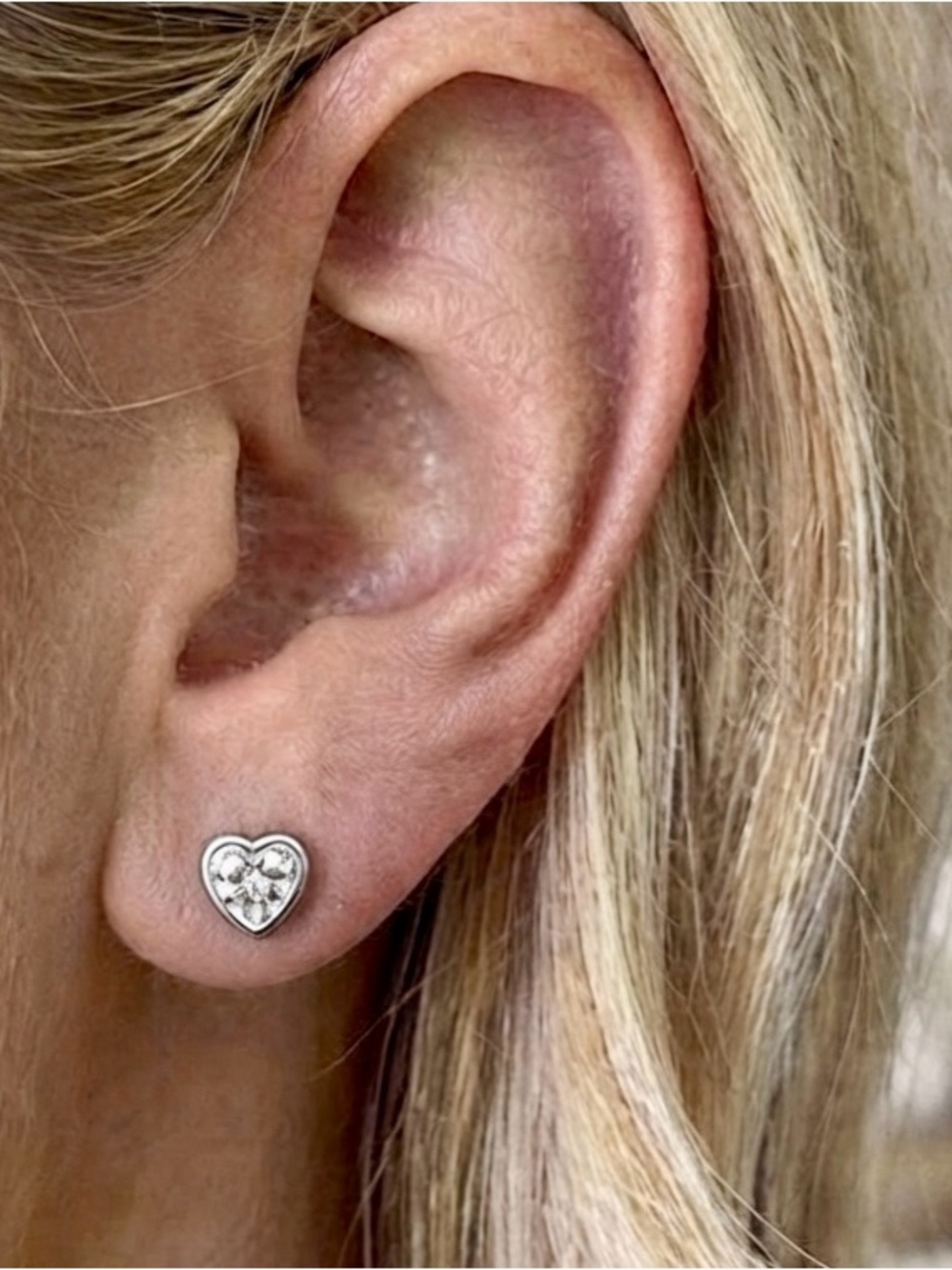 Silver CZ's heart earrings